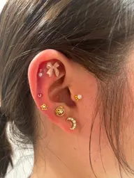 《大人気》耳つぼジュエリー16粒つけ放題💗（現金支払いのみ）