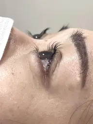 まつ毛パーマ上のみ、美容液つき(土日祝+300)