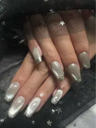 チップ長さ出し＋マグネットジェル＋先端ラメ