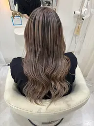 ケアブリーチ＋カラー　カラー２回です、ハイライト、インナー、アウターなど