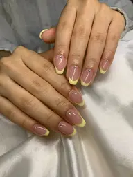 フレンチネイル(💅ベース色付き)