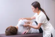 【姿勢改善/猫背/骨盤の痛み】小顔整体コルギ＋肩甲骨背面矯正