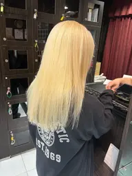 👩🏼ブリーチ1.5回の抜きっぱなしブロンドカラー🤍oggi4ST treatment👩🏼