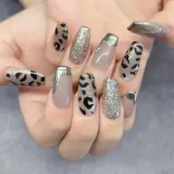 春先に✨️長さだし チップ10本、アートネイル(オフ込)