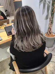 カットバレイヤージュカラー