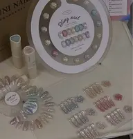 透明感あふれる水光ネイル　春夏向き