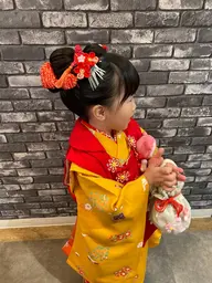 👧🏻七五三・女の子被布着付け+ヘアセット(3歳女の子のお支度に♡)+1,800円でメイク可能お祝いのプレゼント付き✨