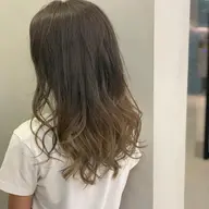 【外国人風】グラデーションカラー(ブリーチ＋フルカラー)＋3stepトリートメント🌱