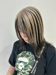 ☂️アンブレラカラー☂️トップのブリーチ＋オンカラー＋全体的カラー＋プチトリートメント