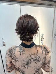 【シニヨンアレンジ🩷】お呼ばれヘアの定番!!結婚式前などおすすめです🙌🏻🎀