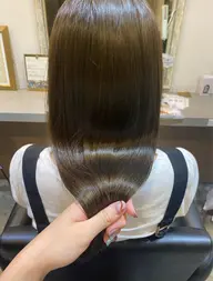 朝のスタイリングも時短に⏰✨カット+髪質改善ストレート