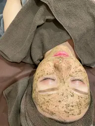 SNSで話題!!【REVIハーブピーリング】