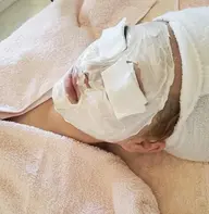 (シミそばかすを防ぎ日焼け肌をクールダウン)ブライトニングケアパック+アドバンスコース