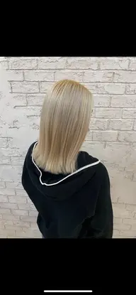 【⭐️ブリーチするけど最大限に髪も綺麗に⭐️】ケアブリーチ+TRでダメージを最小限に抑えてスペシャルケア‼️(カット無)