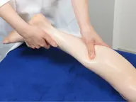 【炭酸フットケアコース】炭酸クリームで血行促進しながら足裏から膝上まで流します✨