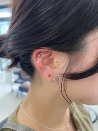 【ミニモ学割】ブリーチ込みダブルカラー+穴開けないピアス✨️耳つぼジュエリー