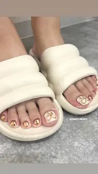 【人気No,1✨フットメニュー】ジェルオフ代🆓透明感マグネットorフラッシュワンカラー🤍フットバスケア付き