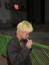 【👑最低限のダメージでしっかり抜きます👑】　　　メンズカット➕ケアブリーチ➕オンカラー