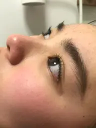 特許取得のビューラータイプ目に薬剤が直接触れず安全です。毎日ビューラーしないからまつ毛も健康になります!