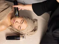 小顔リフトアップ　お顔パック付き