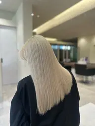 ✨【期間限定】✨ダメージケアブリーチ➕艶カラー➕カット➕トリートメント🍐