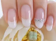 定番のフレンチネイル
