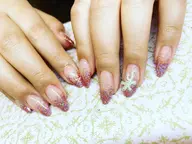 ラメグラデーションにちょっとおまけアート❤️他店オフ、ケア無料！値下げしました！