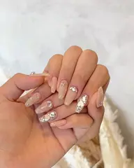 ビジューネイル💅 ストーン、パーツ込み