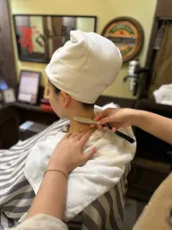 うる艶シェービング🌺(顔＋襟足＋眉カット)＋美白or保湿パック ¥4950※女性限定