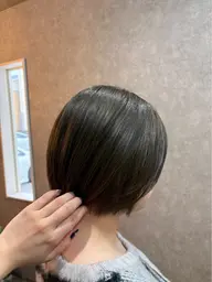 カット女性【肩上】50歳以下