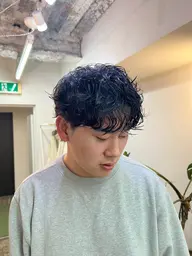 【マッシュパーマ】柔らかい束感で重さを残したマッシュにゆるめのパーマをプラス。ナチュラルでもお洒落に決まります。