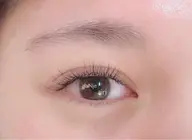 【ご新規様🌼】ボリュームラッシュ 120本。睫毛への負担軽減。繊細でよりナチュラルな目元に(初回他店オフ無料+15分)