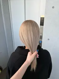 ケアブリーチ使用 ハイトーンカラー🌬️