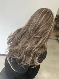 ハイライトカラー　ベースカラー込み+TOKIOトリートメント超音波ケアプロアイロン付き