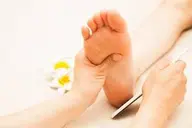 【足裏角質ケア＆足裏マッサージ＆高保湿フットパック付き🦶】 ​〜​フットバスで温めて、足元からご褒美を​〜​〈30分〉