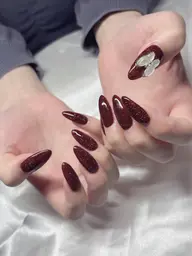 長さ出しの0.5cm~1cm　ワンカラー。初のお客様ネイルオフあり＋1000円になります。