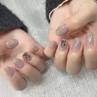 💖☆゚・*シンプルデザインネイル🫧💭ྀིシールとかラメーを2本ずつ着けます✨🤗ྀི