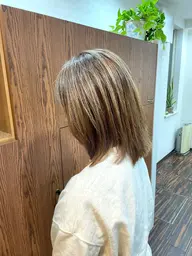 カット+白髪ぼかしハイライト+オンカラー+艶トリートメント¥14900〜