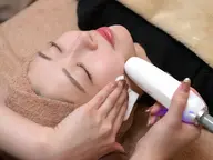 🌸【光フェイシャル】ニキビ、毛穴、シミ、たるみ改善、リフトアップ効果(毛穴洗浄+パック+カッサマッサージ付)