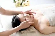 フェイスラインの引き締めと、深いリラックスを同時に叶える特別なメニュー。骨格・筋肉・リンパへアプローチ