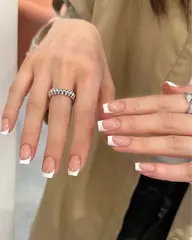 王道*フレンチネイル美フォルム仕上げ(斜め・V・変形フレンチ対応)￥3300