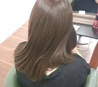 目の前で調合するオーダーメイドカラー、暖色系もOK & 2stepトリートメント