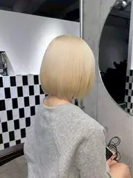 【髪色明るくしたい方おすすめメニュー✨】全頭ブリーチ👩🏼🦱💛(ケア込)+艶カラー⭐︎+トリートメント