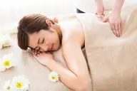 4選べる超人気♪全身アロマorほぐし+ハイパーナイフ小顔筋&首リンパ90分6,980円