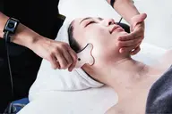 痛気持ちいい温熱筋膜カッサで顔のむくみ・たるみもスッキリ小顔！WINBACKフェイシャル