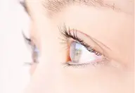 パリジェンヌラッシュリフト✨正規導入店、根元から80°最大限に⾧さ自まつ毛最大限見せたい方におすすめ、パーマ落ち方も自然