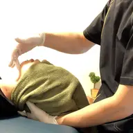 【首・頭もほぐす！】小顔矯正+ヘッドケア｜小顔矯正６０分