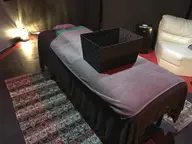 顔の産毛を剃るよりワックス脱毛でいかがですか？敏感肌の方も施術後のアフターケアをすれば顔の荒れを抑えることができます。