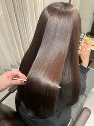 〖 🎀話題の大人気メニュー🪄 〗  髪質改善ストレート🪞湿気での広がりやクセを毎日扱いやすい髪の毛に✨️