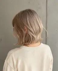 【❤️🔥あなたに似合うカラー❤️🔥】全頭ブリーチ+透明感カラー+トリートメント✨